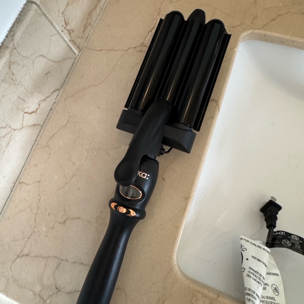 Amika deep waver